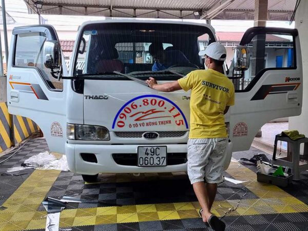 phim cách nhiệt kính lái xe tải