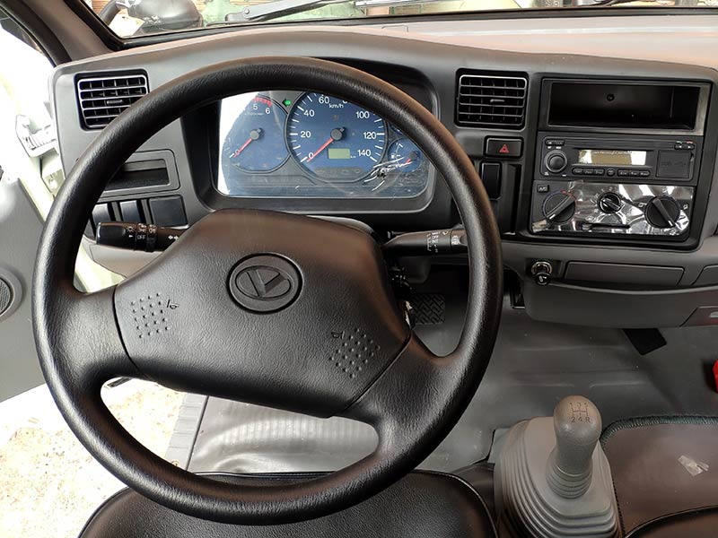 tay lái xe tải iz250